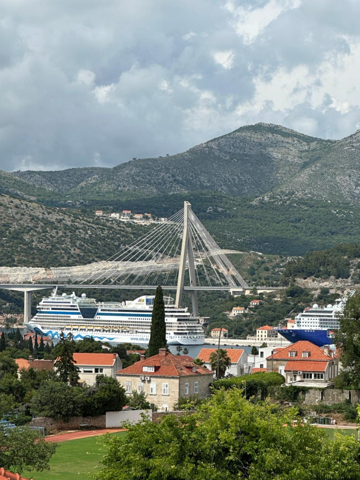 Cruise Ship Bridge View Apartment Luka Dubrovnik Exterior foto