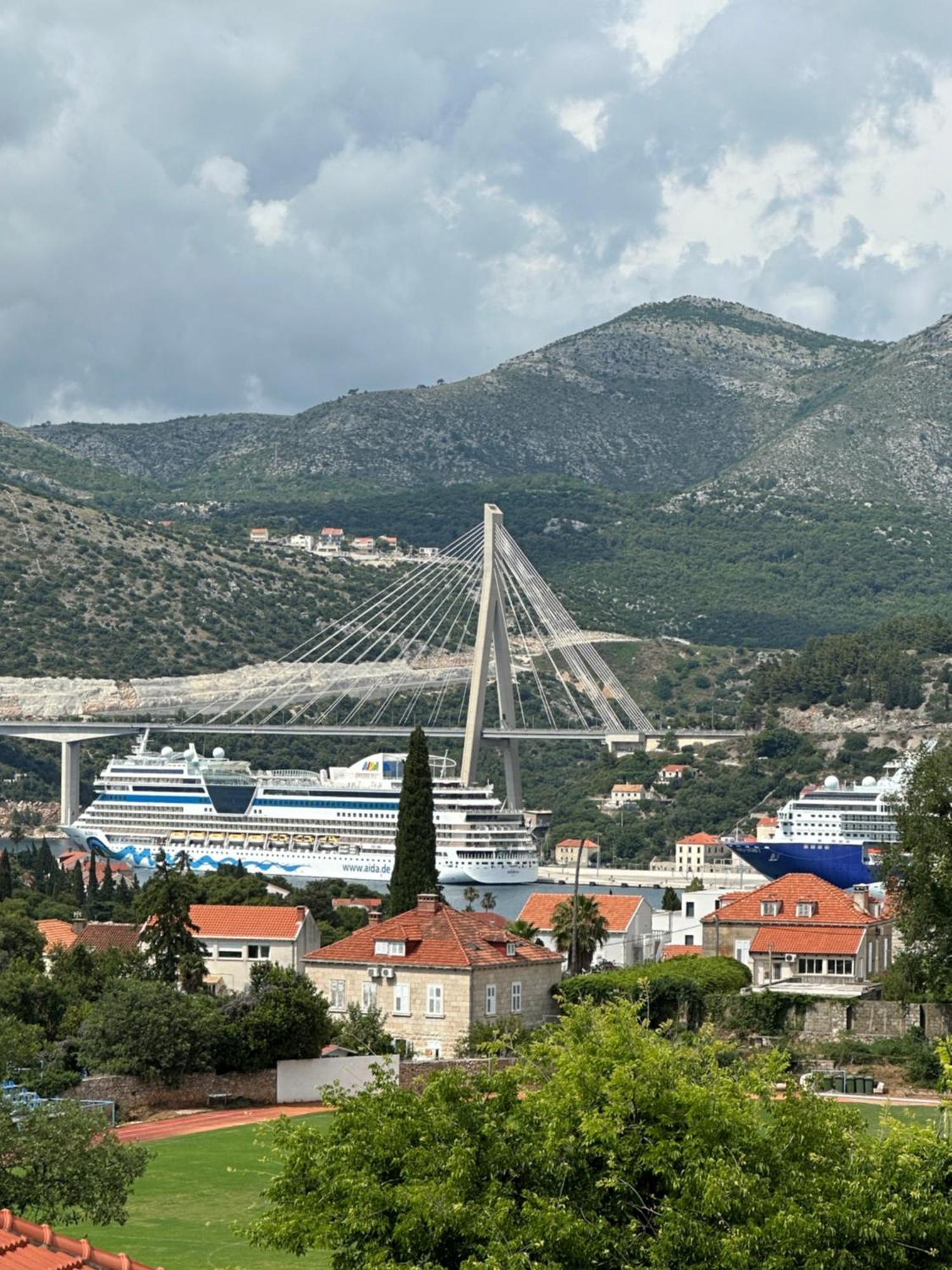 Cruise Ship Bridge View Apartment Luka Dubrovnik Exterior foto